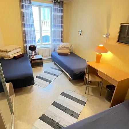 Reval Hostel Albergue *